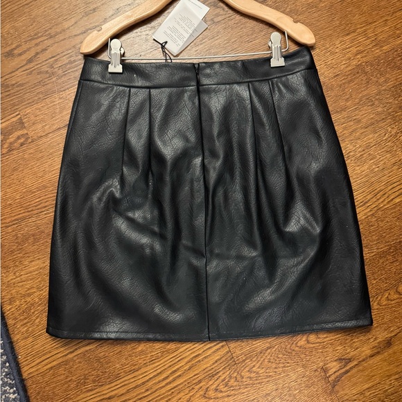 7 for All Mankind Elegant Black Leather Skirt - Picture 3 of 4